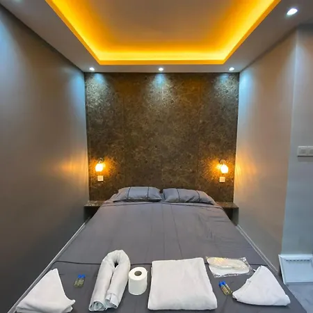 La Pella Suit * Istanbul